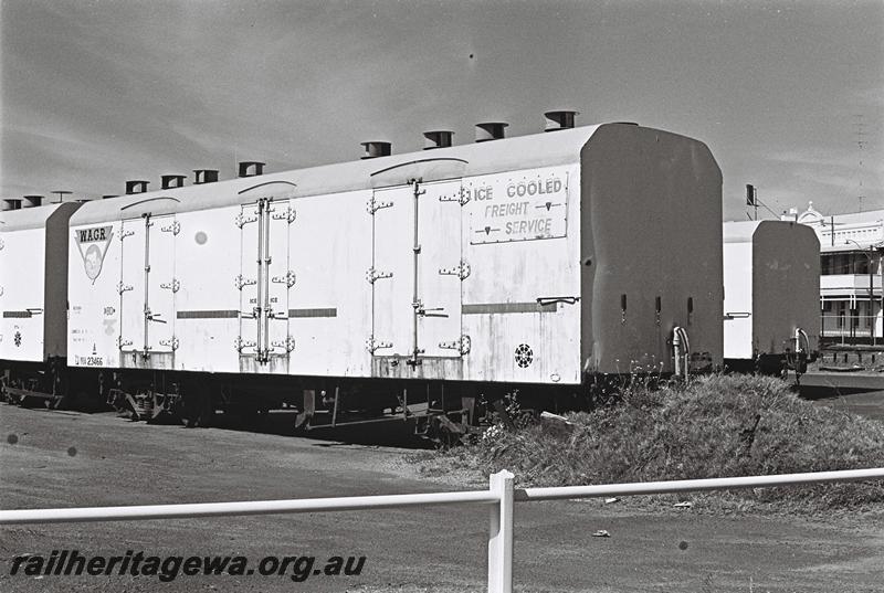 P09274
WA class 23466 bogie cool storage van, Bunbury, side and end view
