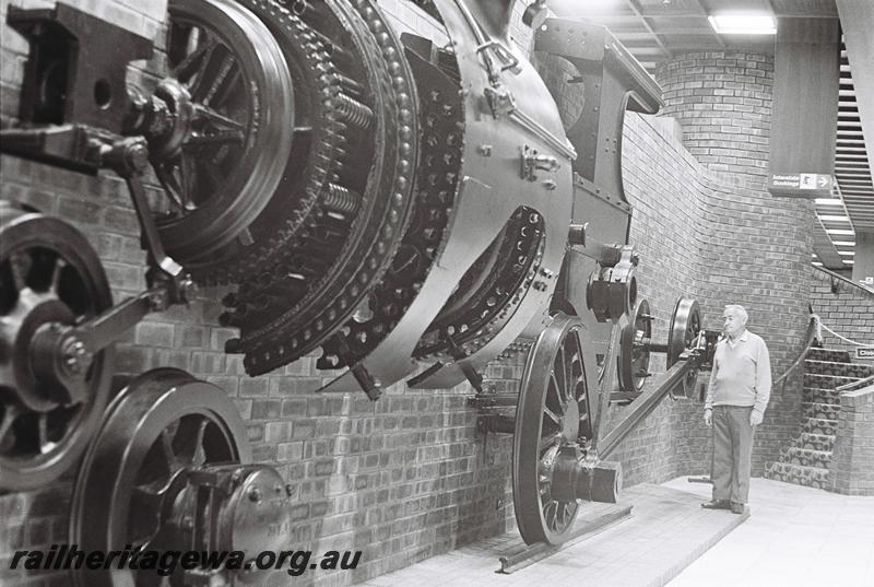 P09280
2 of 5 internal views of the ground floor of the Westrail Centre, East Perth, loco sculpture
