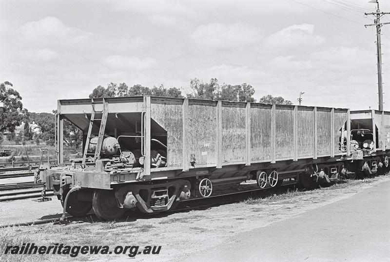 P09288
XM class bogie ballast hopper, end and side view.
