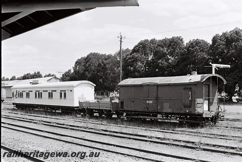 P09308
VW class 5129, HC class 21416, VW class workman's carriage coupled together, side and end view
