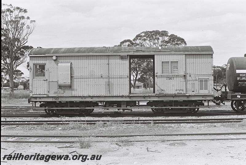 P09313
Z class 561 brakevan, side view
