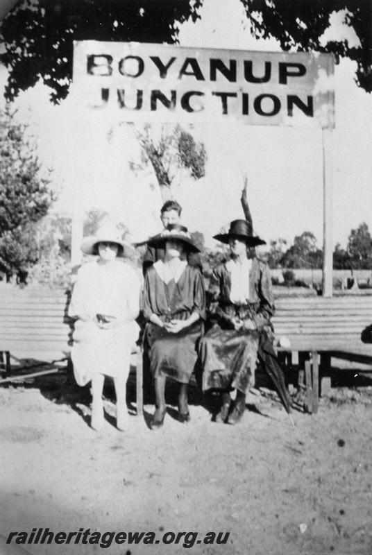 P09352
Station nameboard 