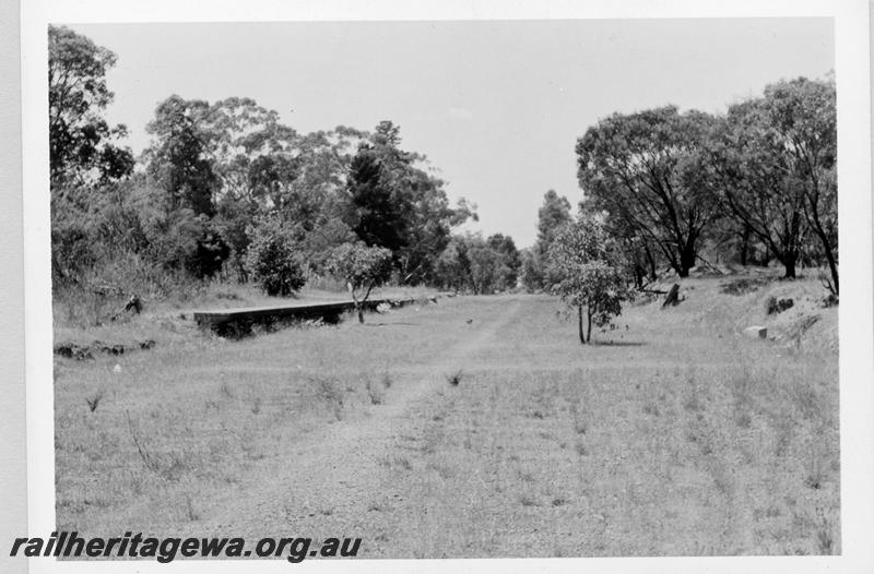 P09386
Platform, abandoned, formation. Mundaring station site, M line.
