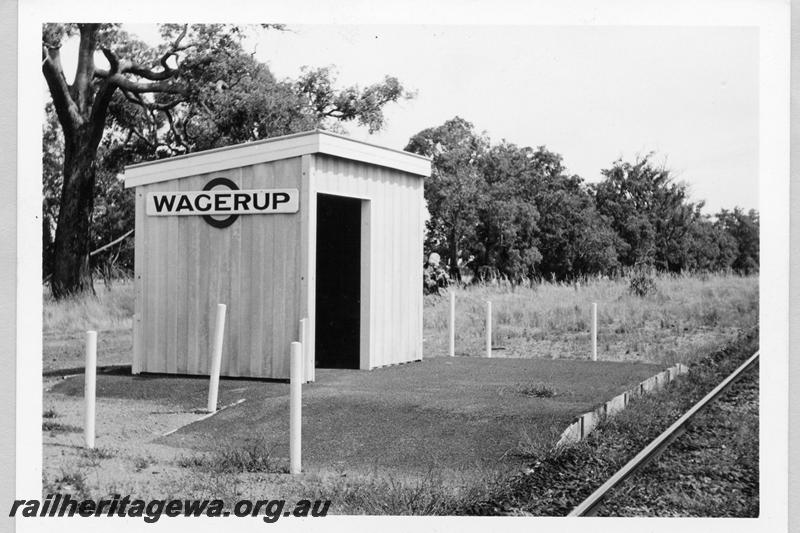 P09396
Wagerup, shelter shed, platform, nameboard, view from rail side. SWR line.
