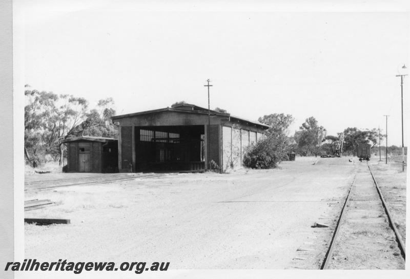 P09503
Watheroo, loco shed, loading bank with crane, wagon in siding. MR line. Same as P11070.
