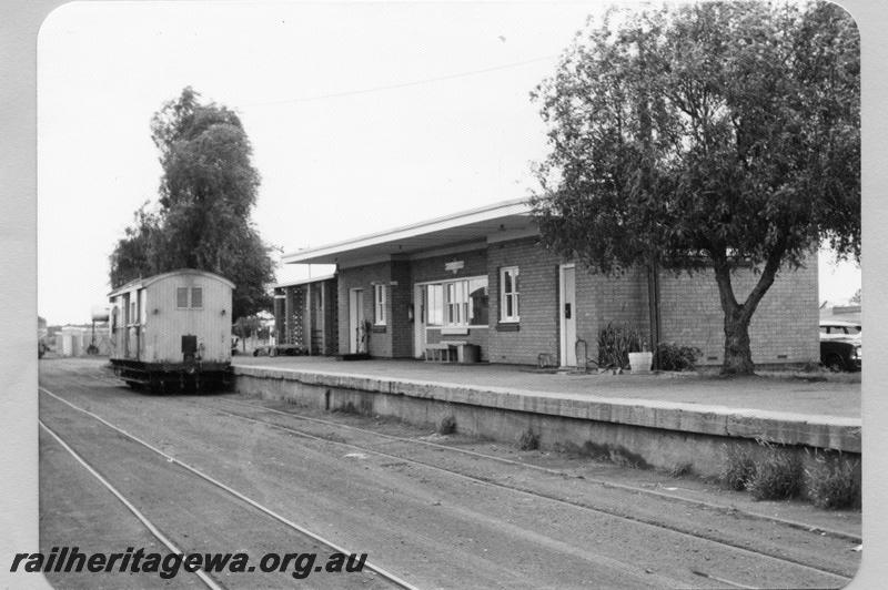 P09507
Meekatharra, station building, platform, brakevan at platform. NR line.
