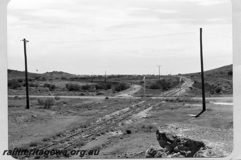 P09515
Cue, formation of Big Bell branch alongside main line, level crossing. NR line.
