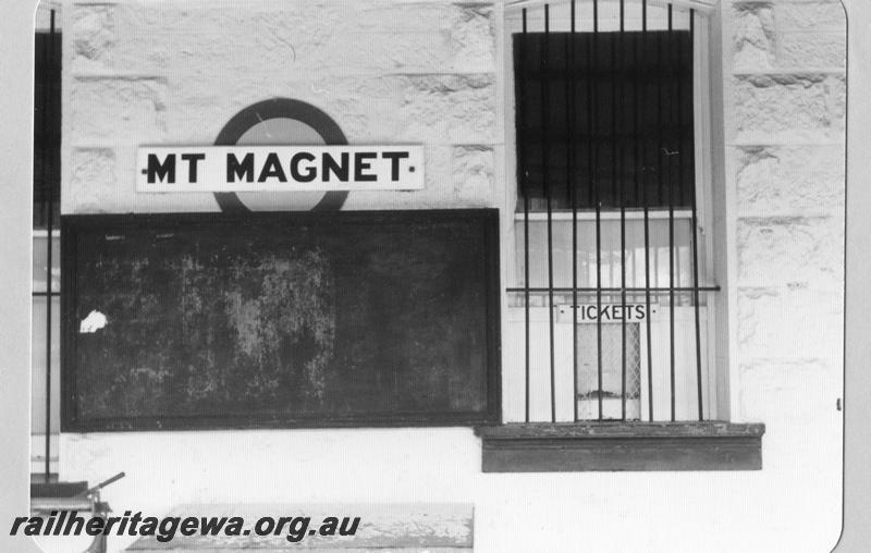 P09529
Station nameboard, notice board, ticket window. Mount Magnet, NR line.
