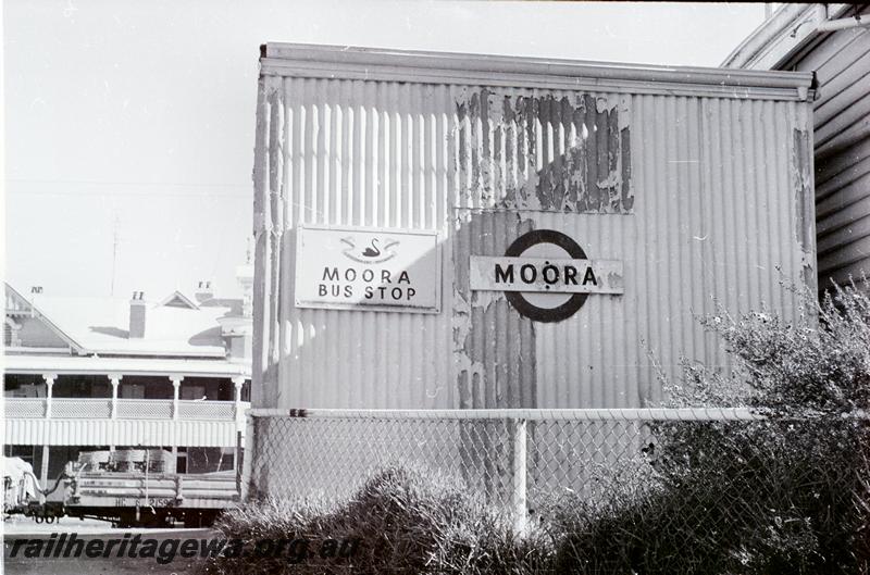 P09537
Railway Road Service bus stop, Moora, MR line
