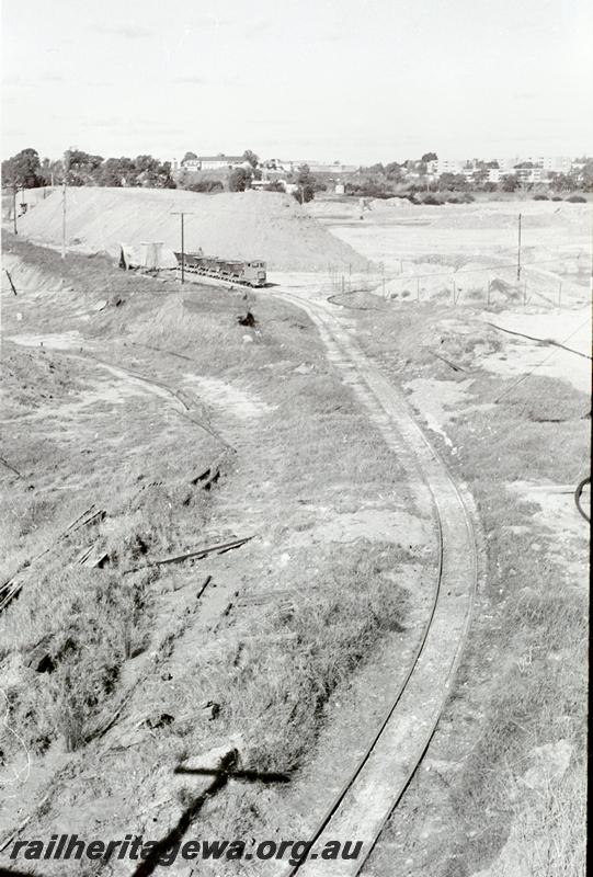 P09542
locomotive with hoppers at stockpile of clay, Maylands Brickyards
