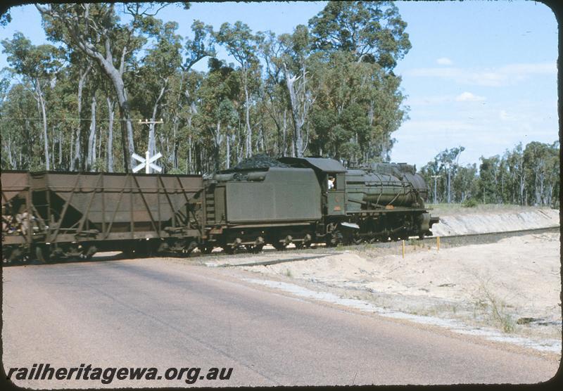 P09600
S class bound for Muja Mine crosses the level crossing between Collie and Shotts. BN line
