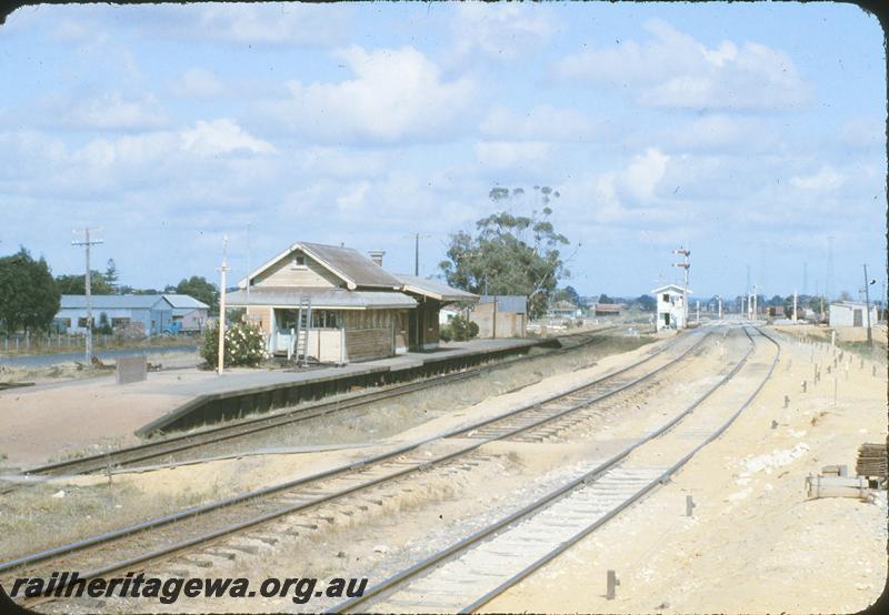 P09605
Station buildings and platform, signal box, out of use. New main lines in place. Old Mount Lawley signal box in place as new Bellevue cabin, Bellevue, ER line..
