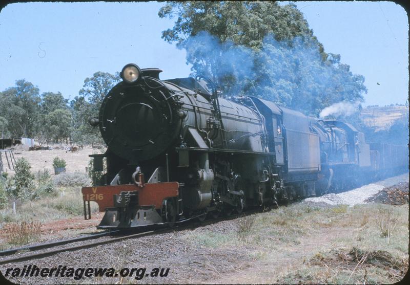 P09613
V class 1216, S class on 171 Goods approaching Beela. BN line.
