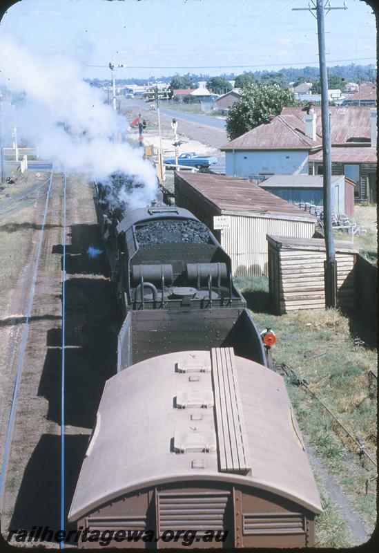 P09616
W class, V class on 177 Goods, gangers shed, view of roof detail of a DC class van, departing Bunbury. SWR line.
