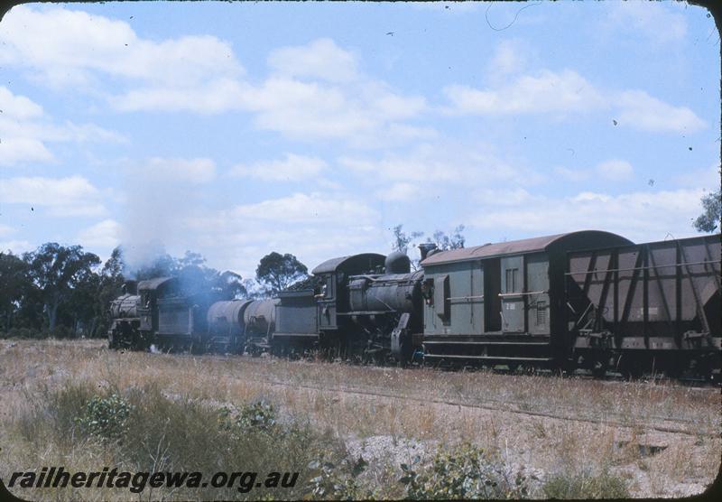 P09633
FS class 460, F class on 11 Shunter to Muja Mines and Muja Power House leaving Muja. BN line.
