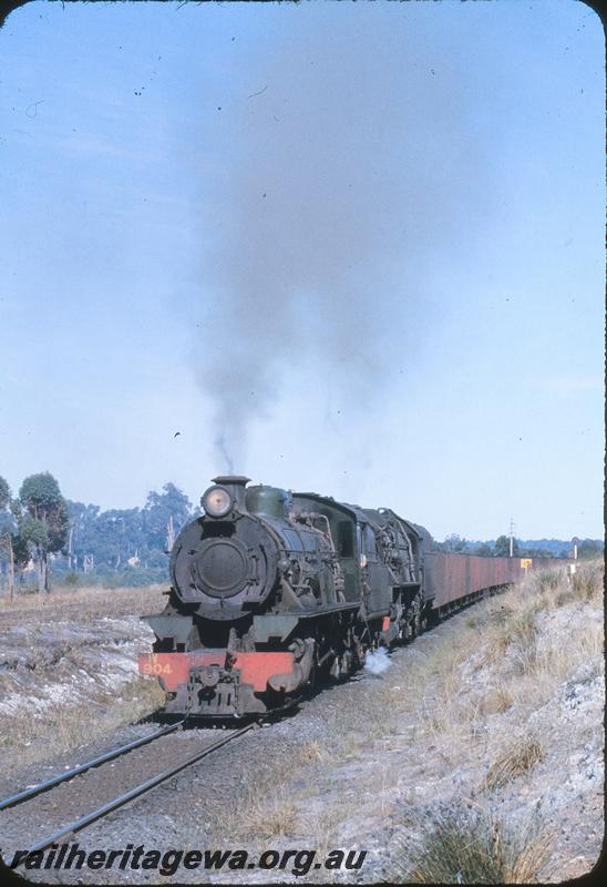 P09637
W class 904, V class on Goods leave West Collie Up Junction. BN line.
