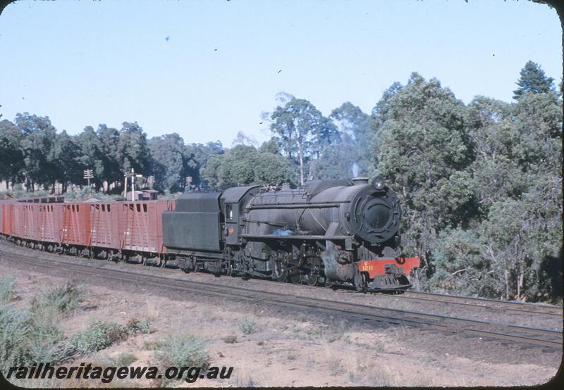 P09640
V class 1211 on 19 Goods east of Parkerville. ER line.
