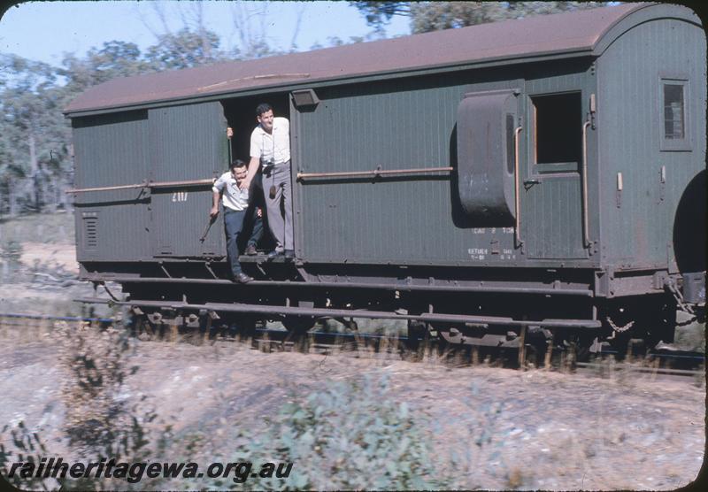 P09643
Z class 117,members Noel Zeplin and Ian Carne in doorway.
