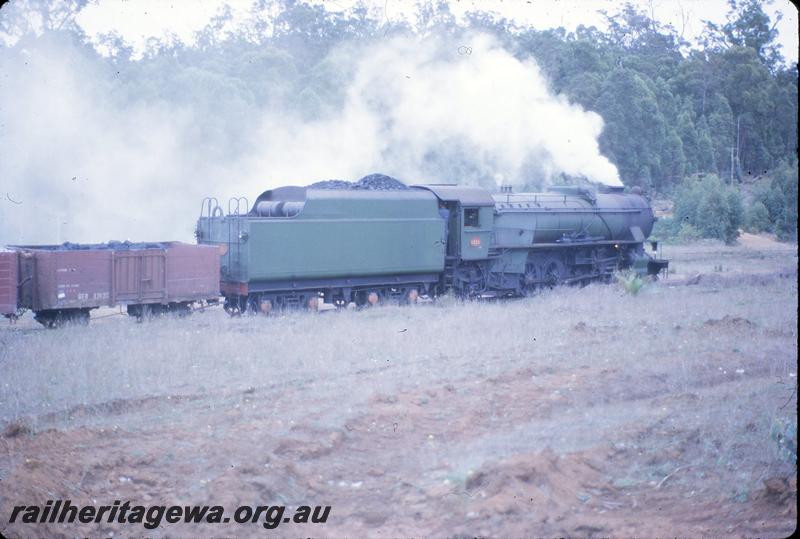 P09654
V class 1215, goods train, Moorhead. Coach attached special Collie to Bunbury. BN line.
