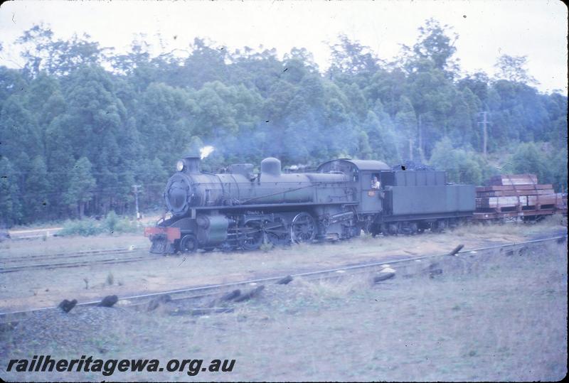 P09656
PMR class 715 on down goods, arriving Moorhead to cross coach attached special Collie to Bunbury. BN line.
