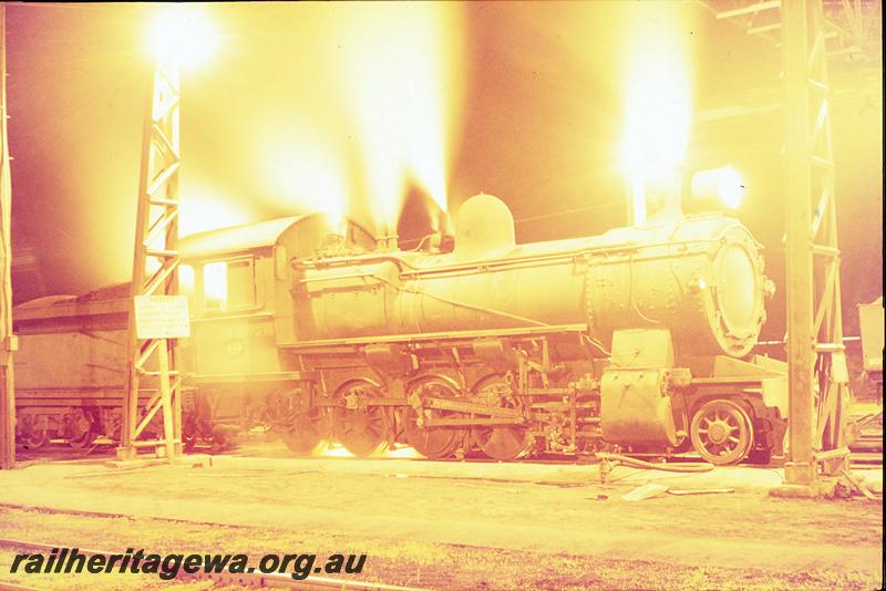 P09683
F class 461, fire being raked out over pit, at night, Collie loco shed. BN line.
