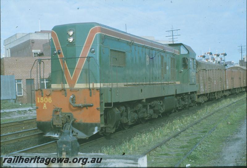 P09720
A class 1506, down goods, home signals in background, between Perth and East Perth. ER line.
