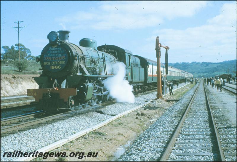 P09723
W class 904, water column, West Toodyay yard, Avon Explorer tour train. ER line.
