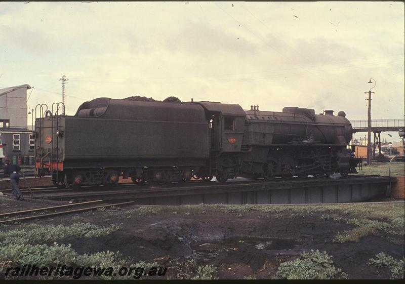 P09737
V class 1217, turntable, Summers St footbridge in background, East Perth loco shed. ER line.
