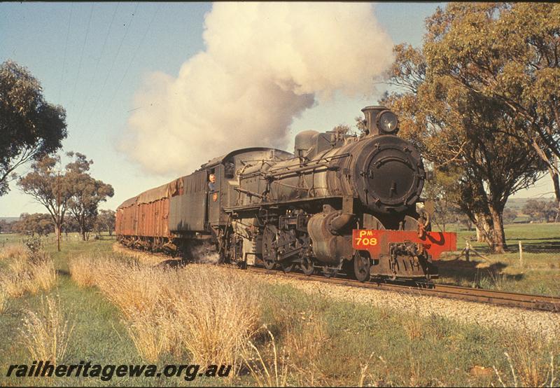 P09761
PM class 708, Down goods to Goomalling, north of East Northam Racecourse. EM line.
