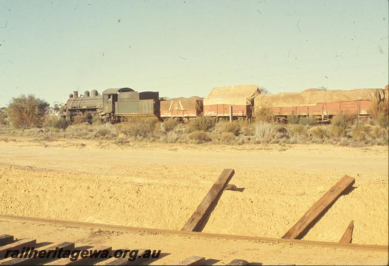 P09774
PR class 522 'Avon', goods train, new alignment for Bruce Rock line to enter West Merredin yard in foreground, train on old alignment to Merredin station. NWM line.
