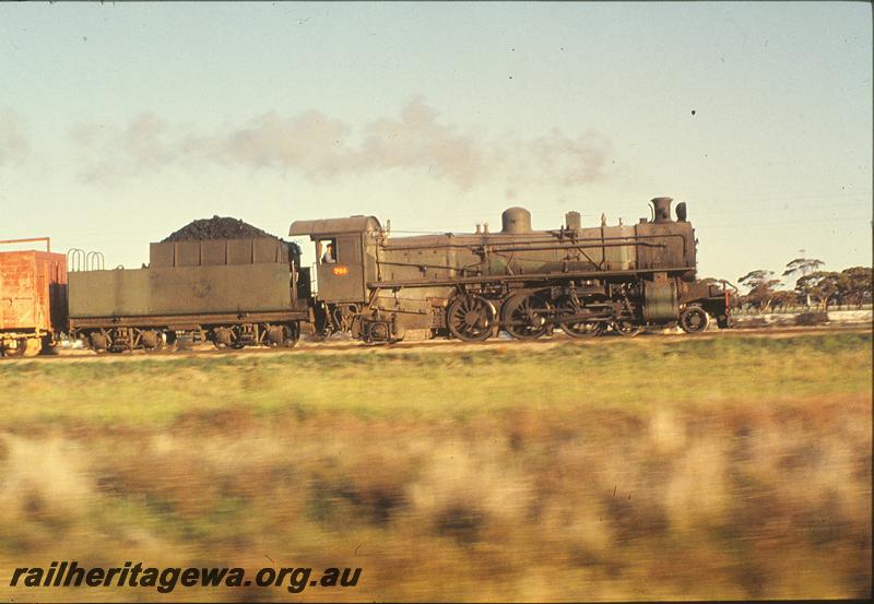 P09776
PM class 705, up goods, west of Merredin, pacing shot. EGR line.
