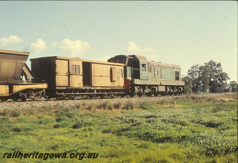 P09783
A class 1506, loaded bauxite, on curve from SW main leaving Mundijong Junction, cattle grid in distance. FM line.
