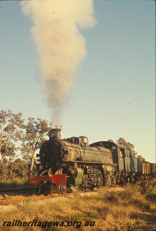 P09789
PMR class 721, up coal train, departing North Dandalup. SWR line.
