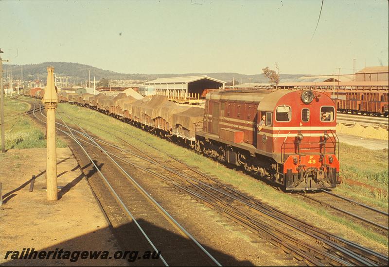 P09797
F class 43 in MRWA livery, up goods, departing marshalling yard, K class 201 on standard gauge, stock truck washout sheds, stock trucks, water column on platform extension, single slips, double slips, Midland Junction. ER line.
