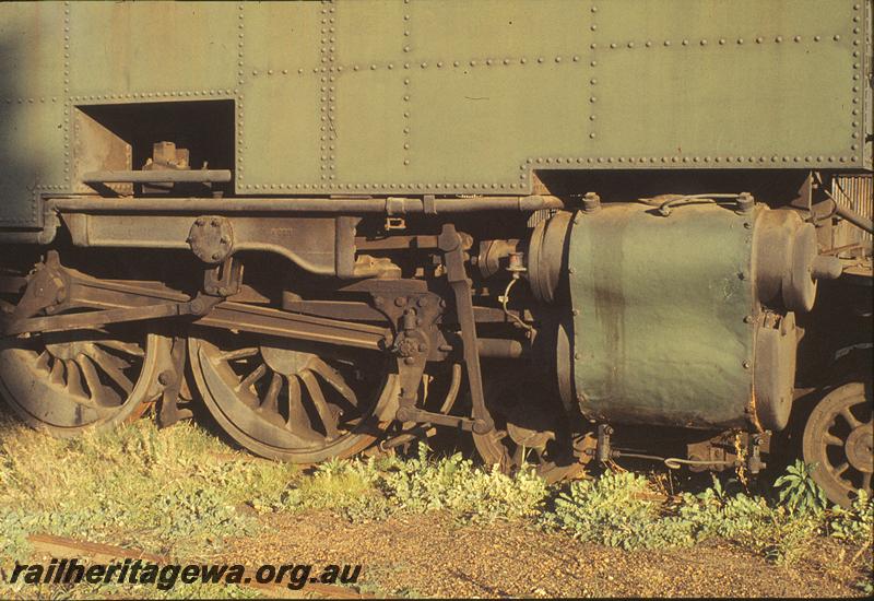 P09800
UT class 664 valve gear detail, in storage behind Midland Junction loco shed. ER line.
