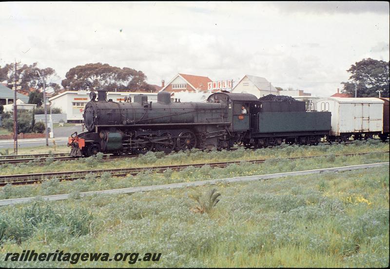 P09810
PMR class 735, EA class cool storage van behind the loco, down goods on main line, Cottesloe - Leighton goods line in foreground, approaching Cottesloe. ER line.
