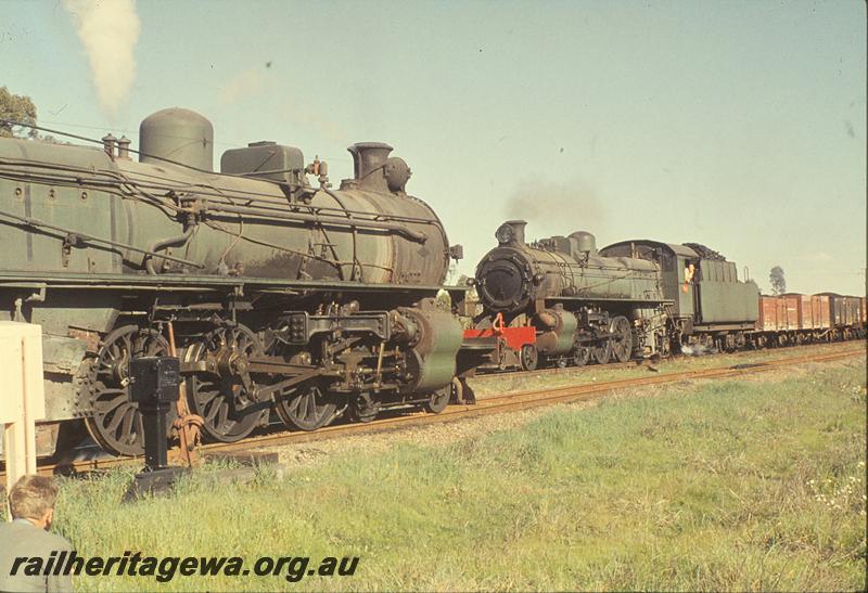 P09817
PMR class 722, crossing PMR class 731 on up goods, ex MRWA wagon in consist, Serpentine. SWR line.
