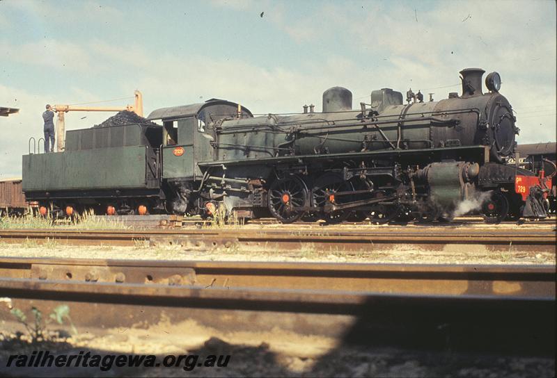 P09842
PMR class 729, water column, taking water, Leighton yard. ER line.
