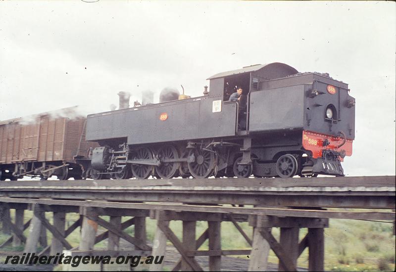 P09861
DM class 588. up goods, Bunbury bridge. SWR line.
