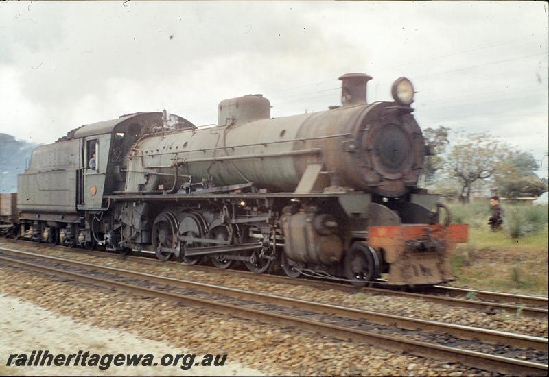 P09868
W class, down goods, near Kelmscott. SWR line.
