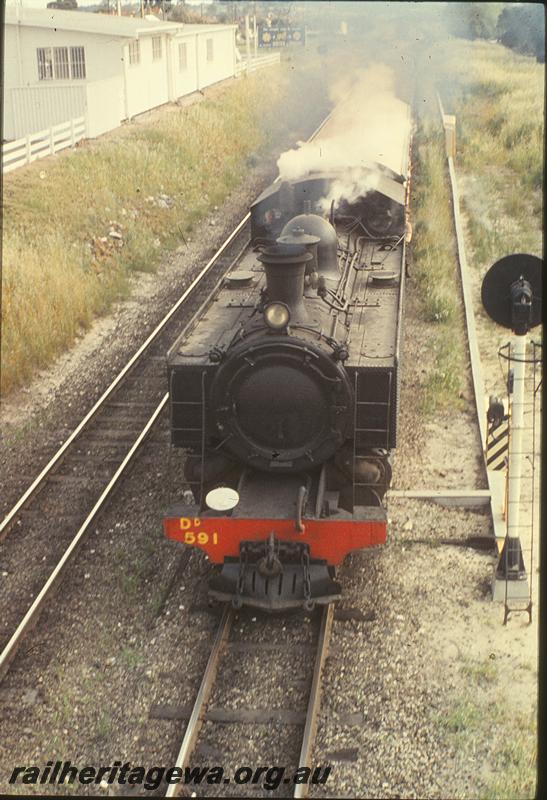 P09871
DD class 591, down show special, colour light signal, departing Daglish. ER line.
