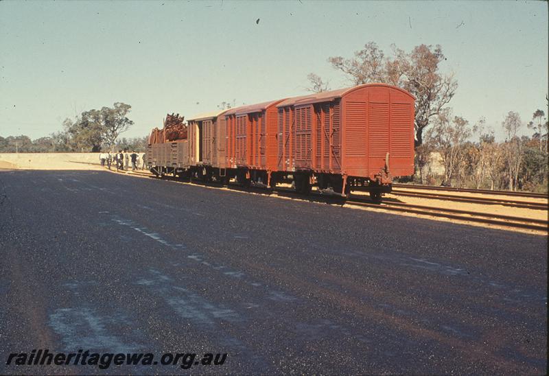 P09878
Bibra Lake, new yard, hard stand for interchange, rake of four wagons made up of three FD class van and a bogie open wagon, FA line. Two of the FD class vans seem newly painted
