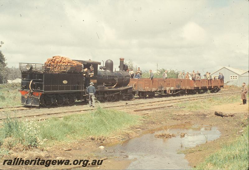 P09927
SSM 2, tour train, Manjimup sidings.
