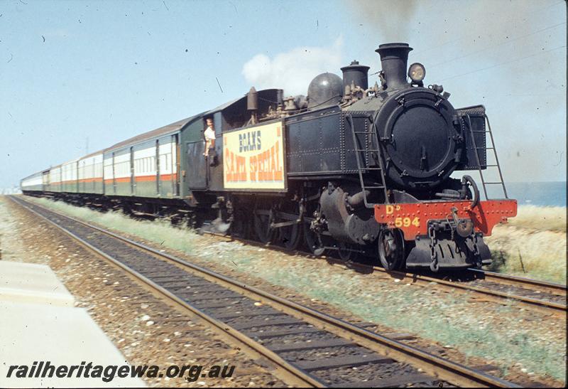 P09945
DD class 594, Boans Santa Special, approaching Victoria St station. ER line
