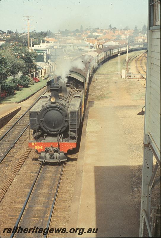 P09946
DD class 594, Boans Santa Special, end of platforms, edge of signal box, entering Claremont. ER line
