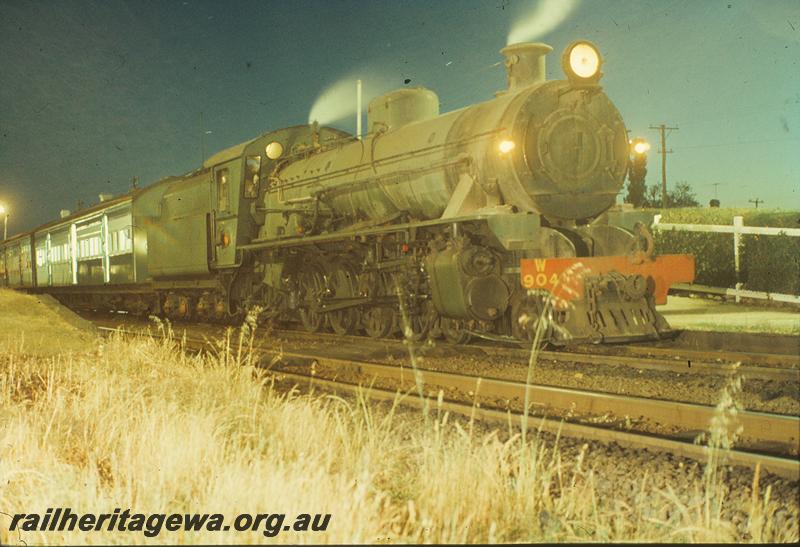 P09952
W class 904, holiday passenger ex Bunbury, platform, Pinjarra. Night photo. SWR line.
