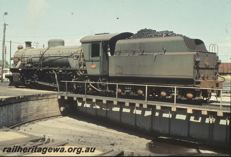 P09960
W class 911, turntable, Bunbury loco shed. SWR line.
