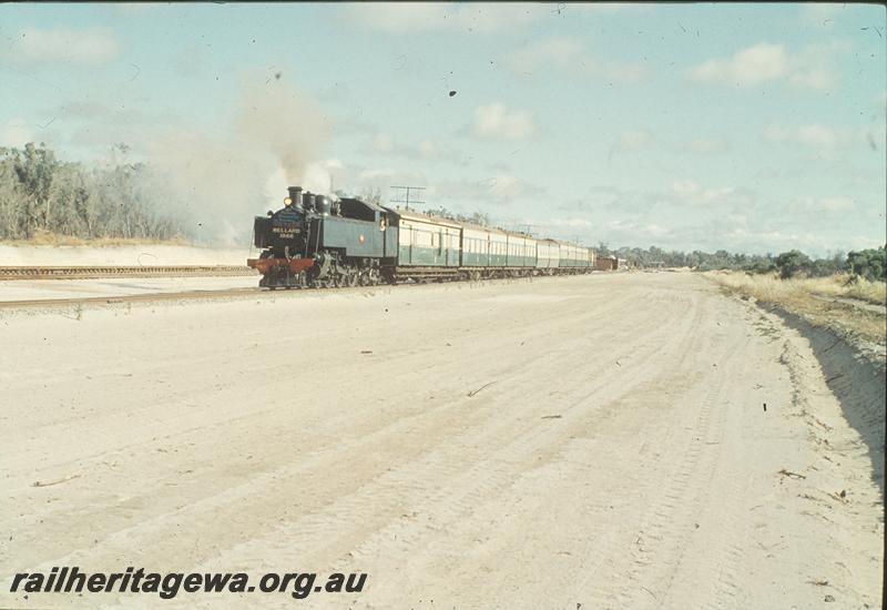 P09986
DD class 592, Australind carriages, preparations for Kwinana yard, Kwinana. Wellard tour train. FM line.
