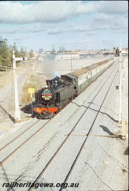 P09987
DD class 592, Australind carriages, separate narrow and standard gauge tracks, Fremantle distant signals, future Fishing Boat Harbour site. Wellard tour train. FM line.
