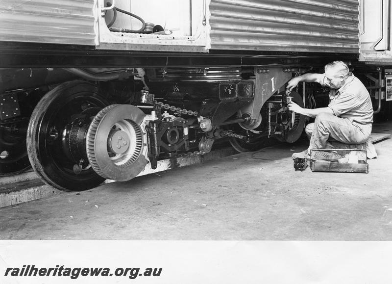 P10026
ADK class railcar, close-up of the new bogie showing the disc brakes and air suspension system
